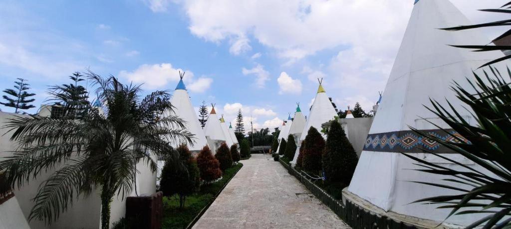 The Highland Park Resort בוגור מראה חיצוני תמונה