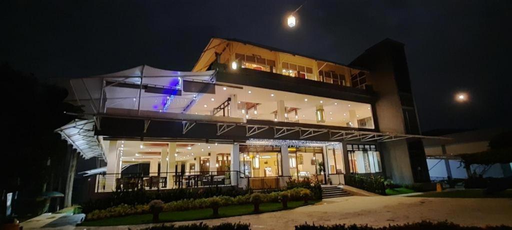 The Highland Park Resort בוגור מראה חיצוני תמונה